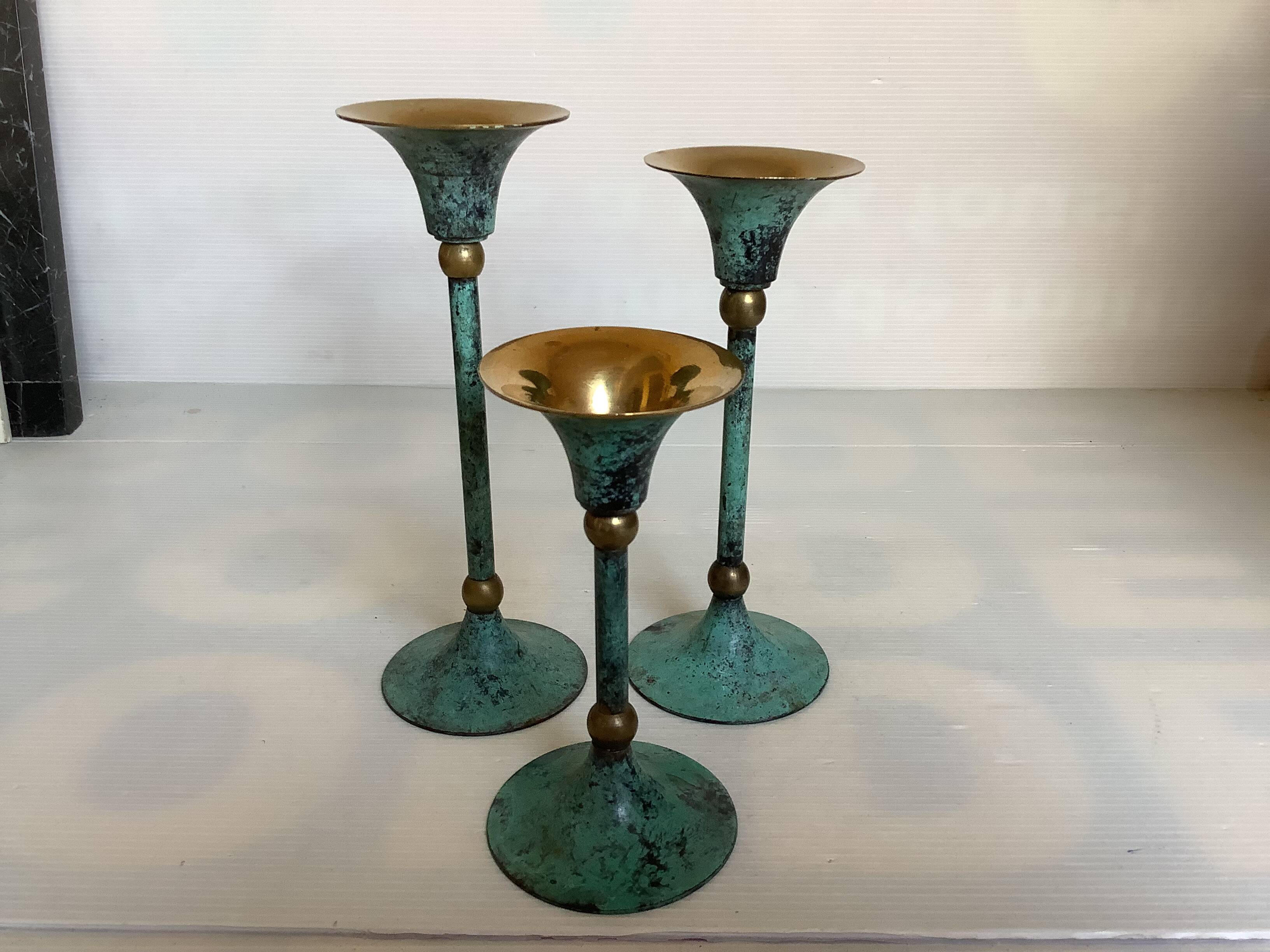 Set of candlesticks with green patina and brass Memphis