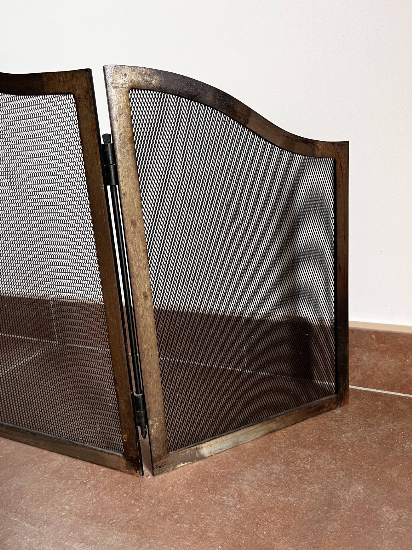 Chimney fire screen