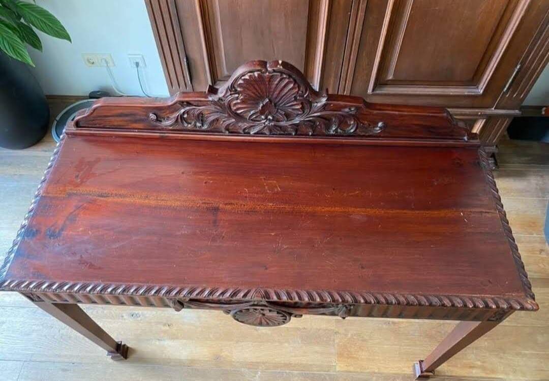 Table d'appoint de style édouardien finement sculptée