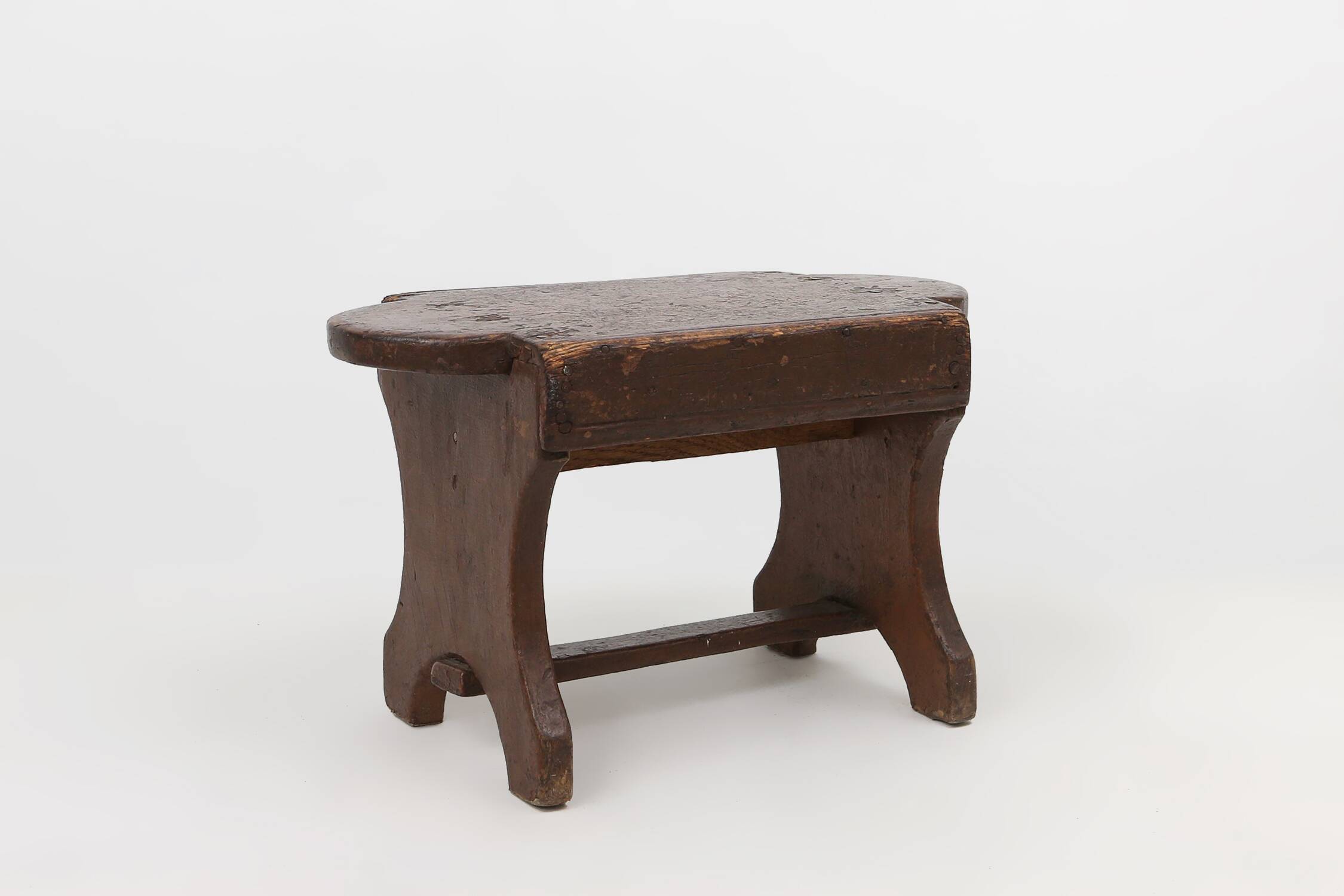 Tabouret bas rustique français en bois peint, vers 1900