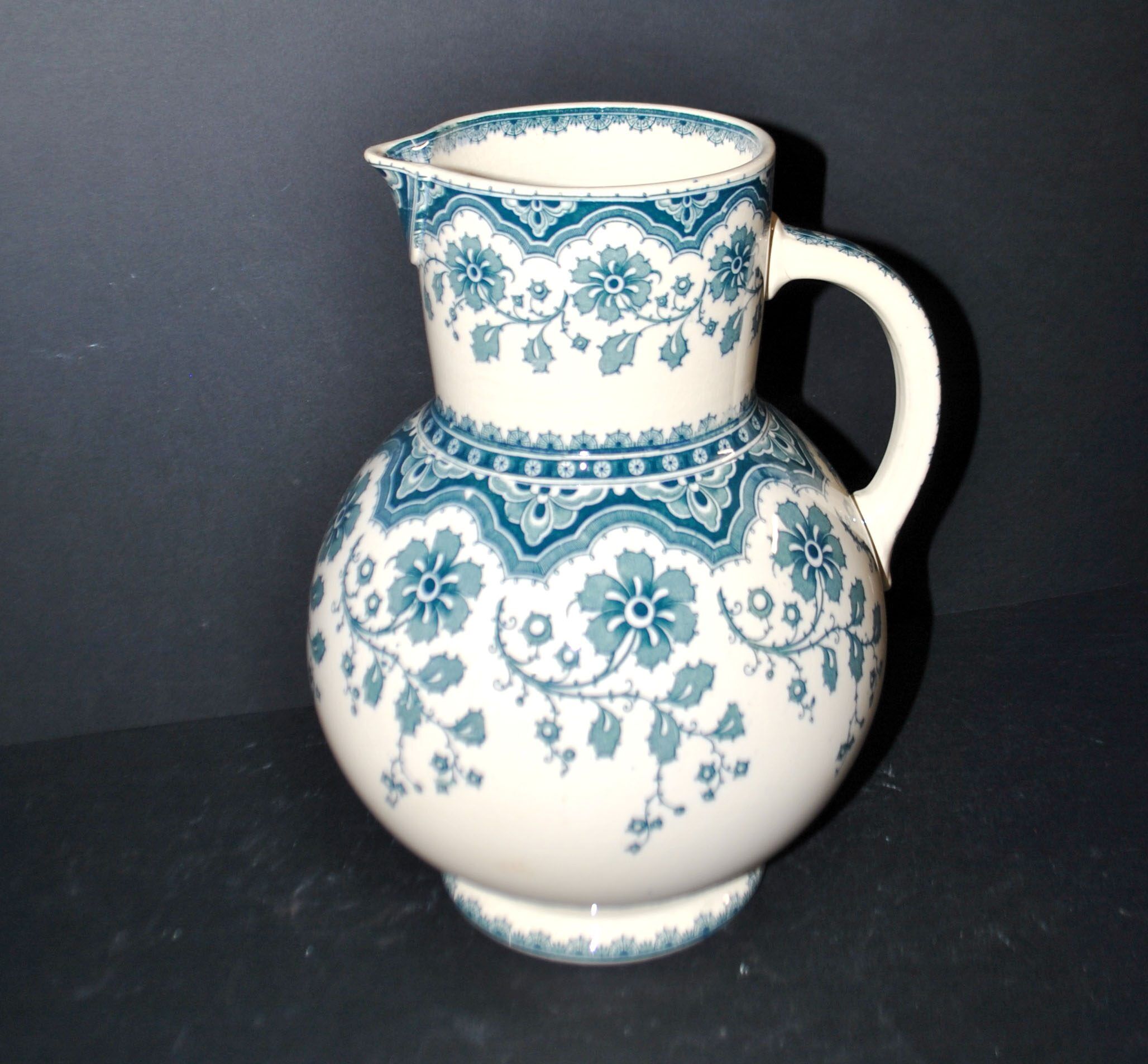 Vase, pichet Malines en faïence fleuri bleue Sarreguemines U&C