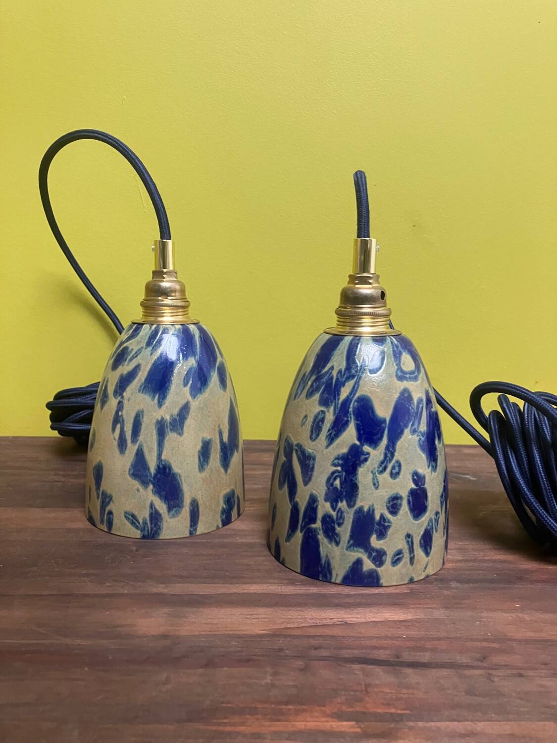 Paire de lampes baladeuses globe pate de verre vintage