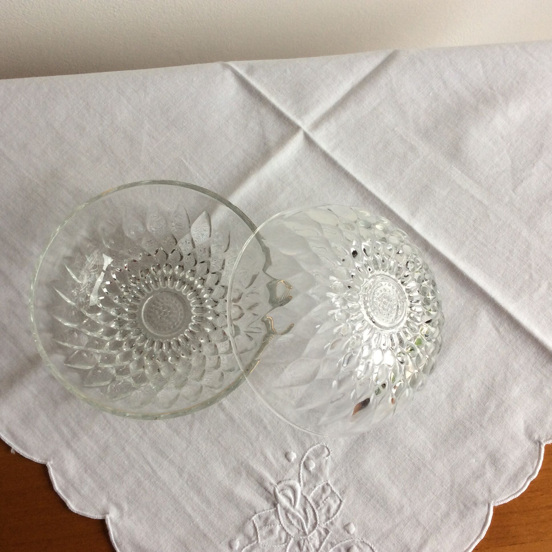Set of 2 thick glass cups vintage