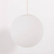 Grande suspension Raak Amsterdam Globe en verre opalin