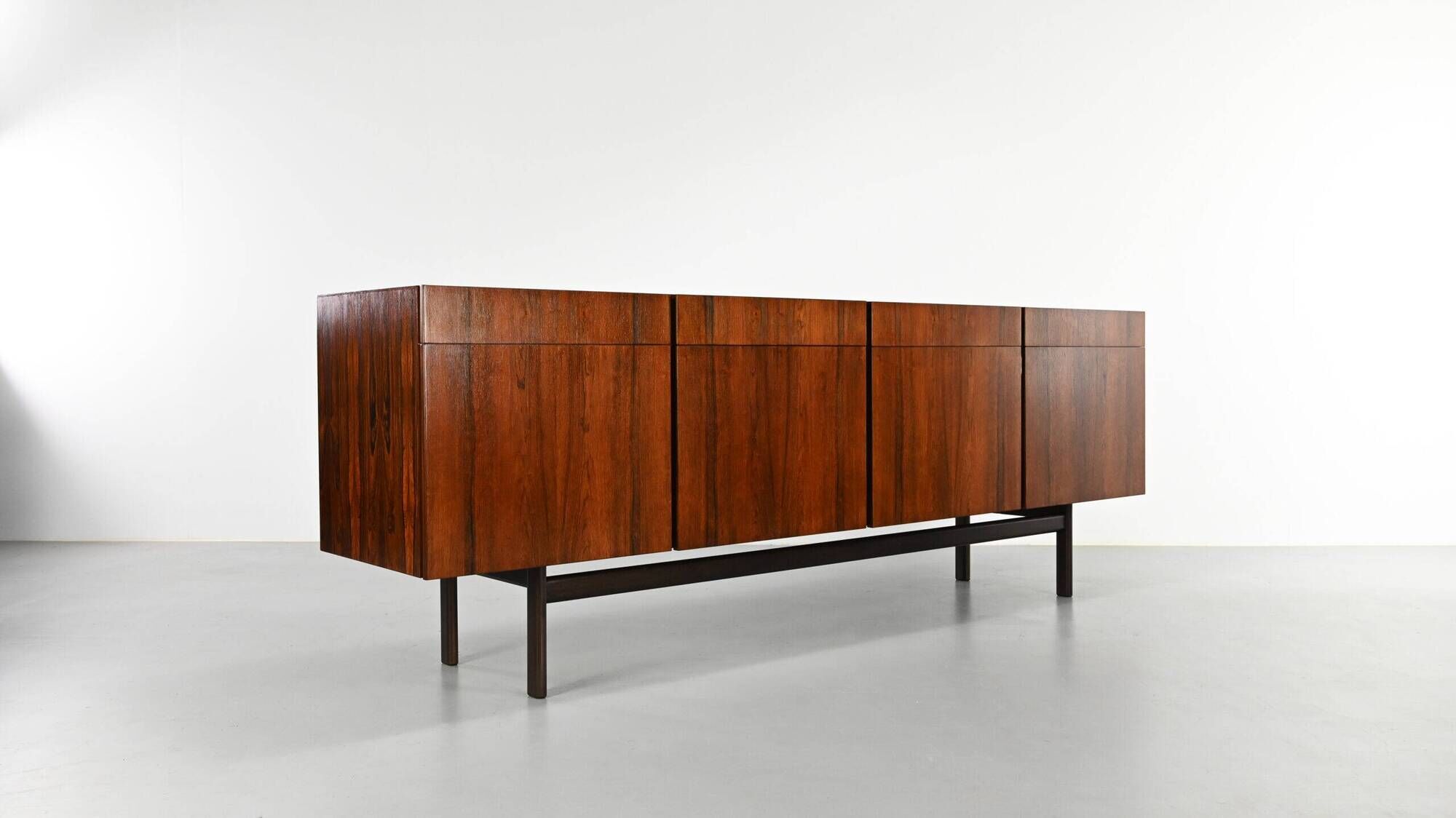 Enfilade en palissandre Ib Kofod-Larsen, Danemark, c.1960