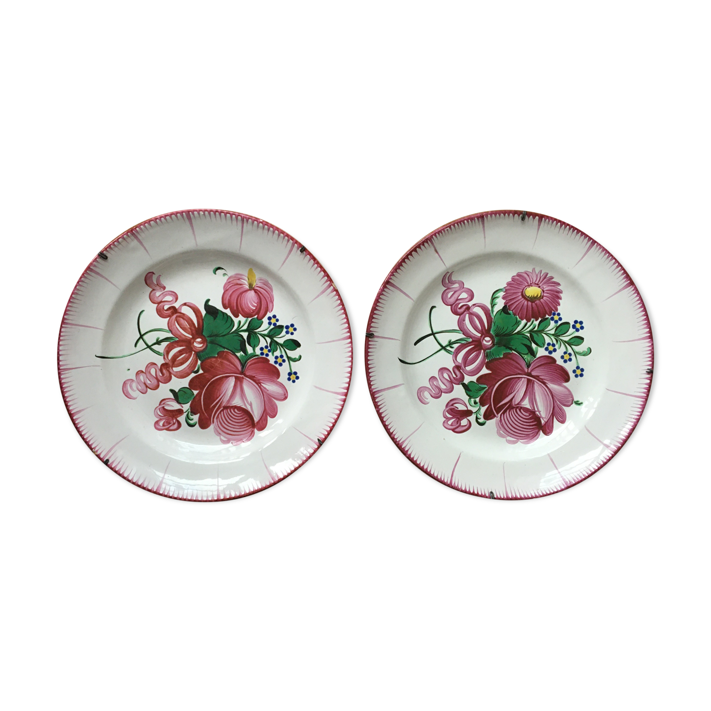 Pair of decorative plates "Bouquet" in old earthenware