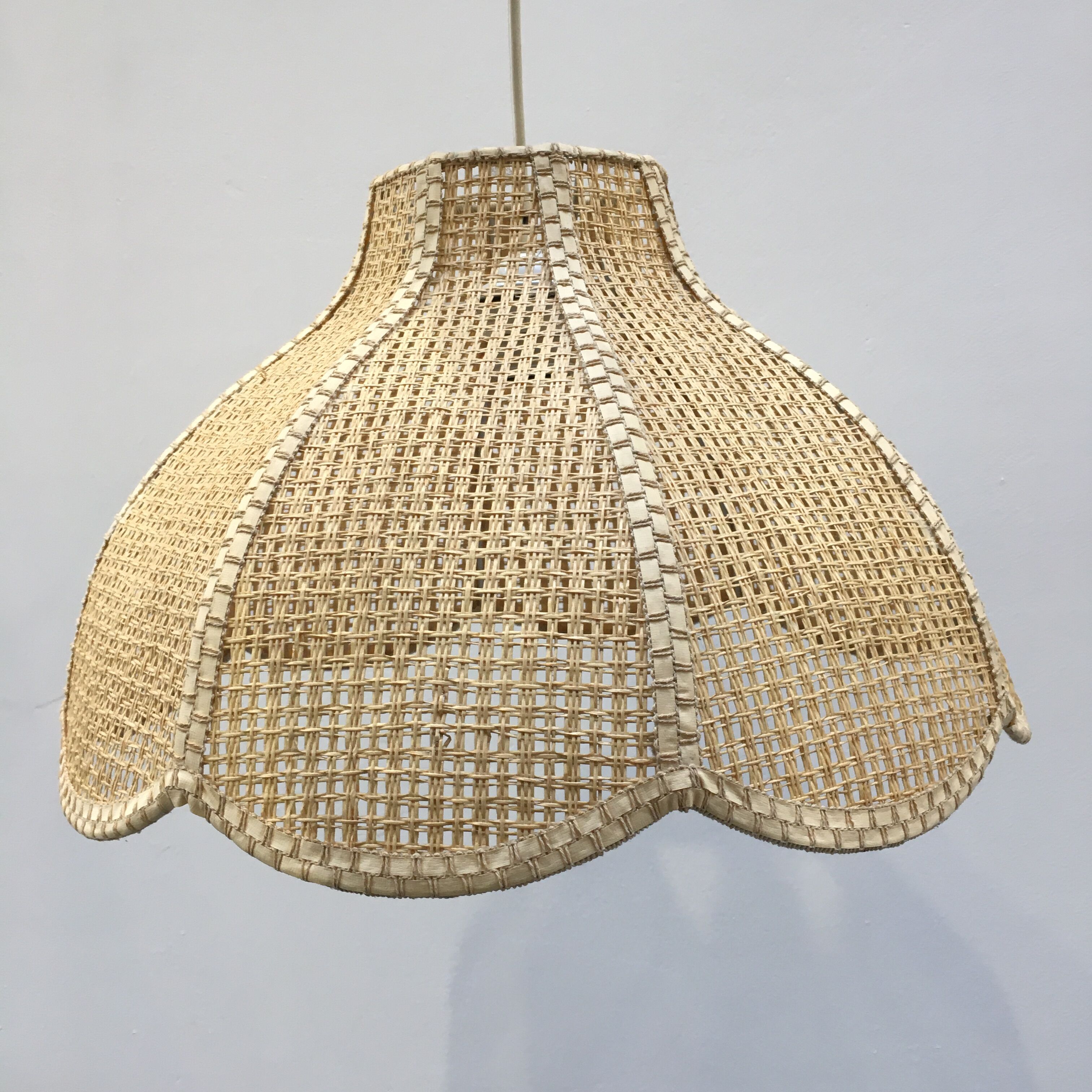 Vintage suspension in natural fibers