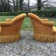 Duo de fauteuils vintage crapaud en tissu or