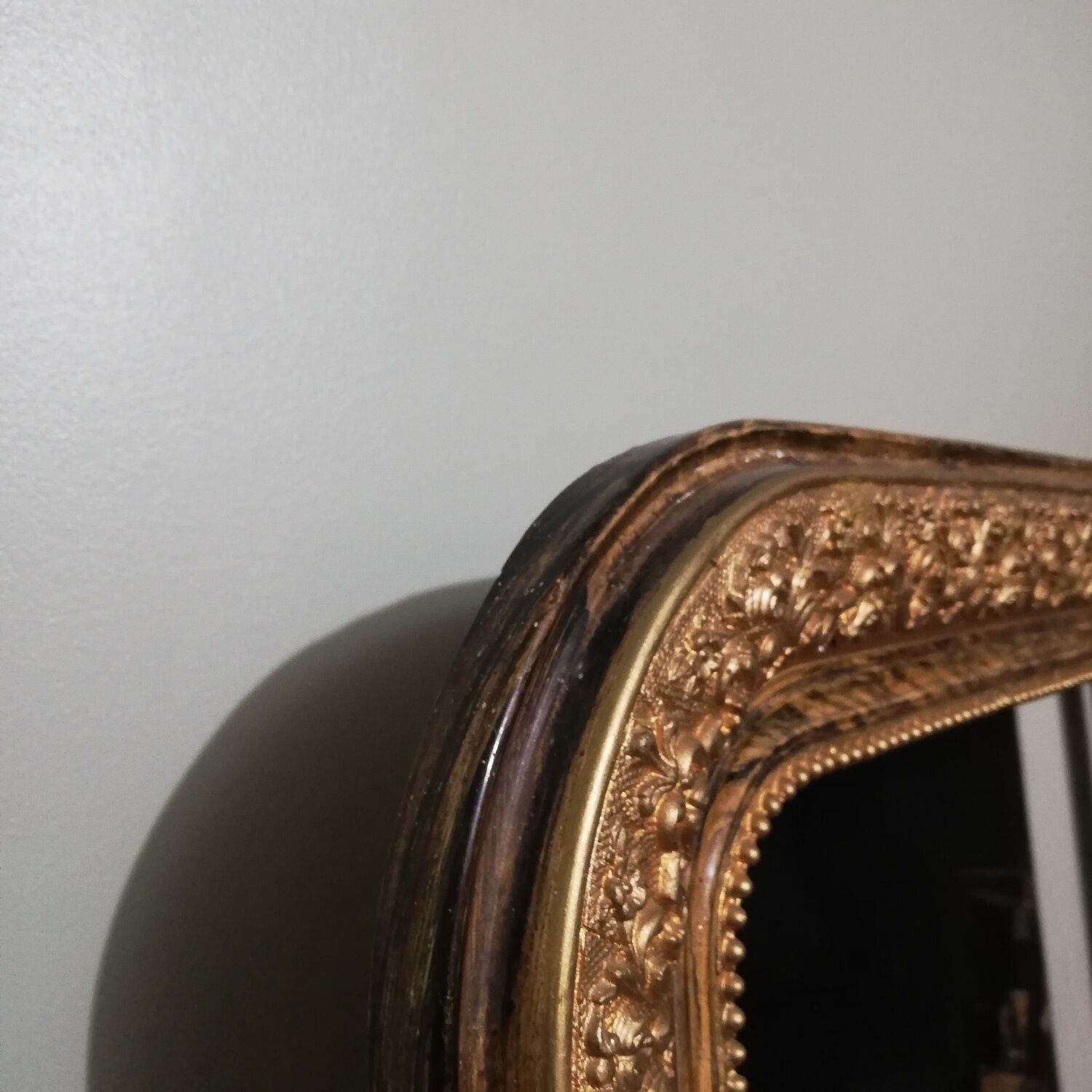Louis Philippe style mirror in elm-veneered wood and gilded stucco height 83cm