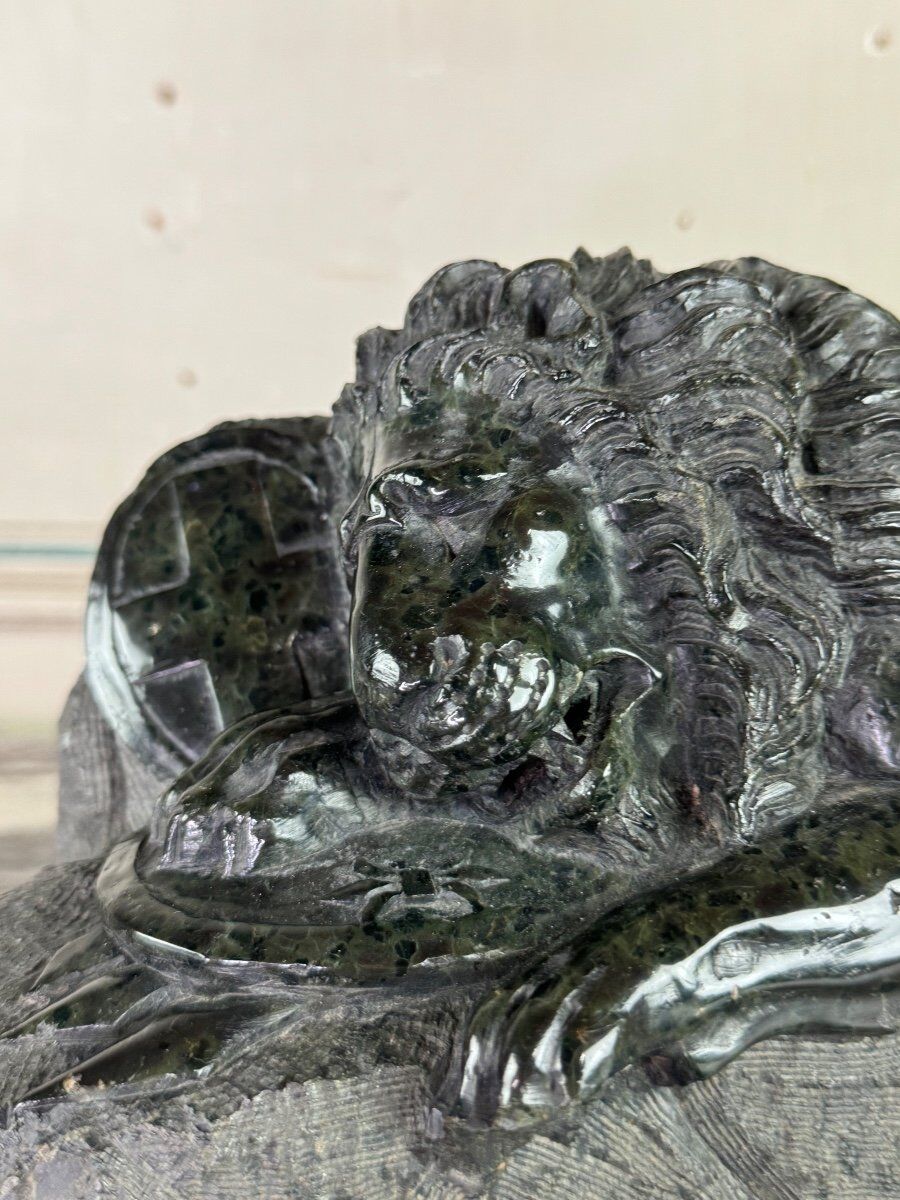 Green serpentine marble sculpture, the Lion of Lucerne after Bertel Thorvaldsen around 1880.