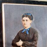 Old portrait photo of a woman