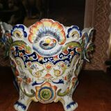 Cache pot en faïence de Desvre decor fantastique