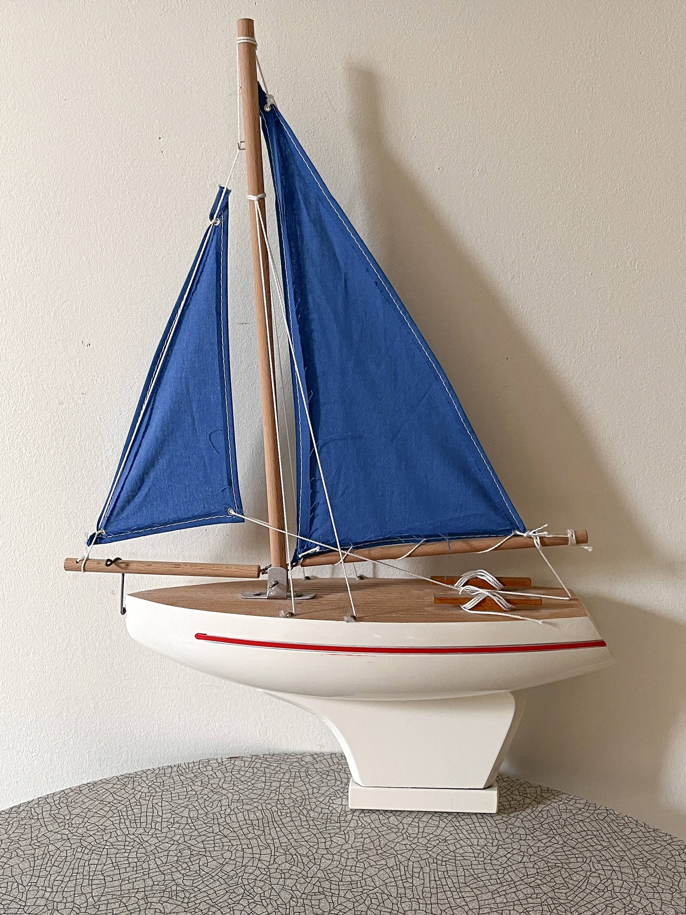 Tirot brand basin sailboat model 701, vintage wooden toy.