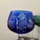 Série de 10 verres anciens multicolores en cristal ciselé