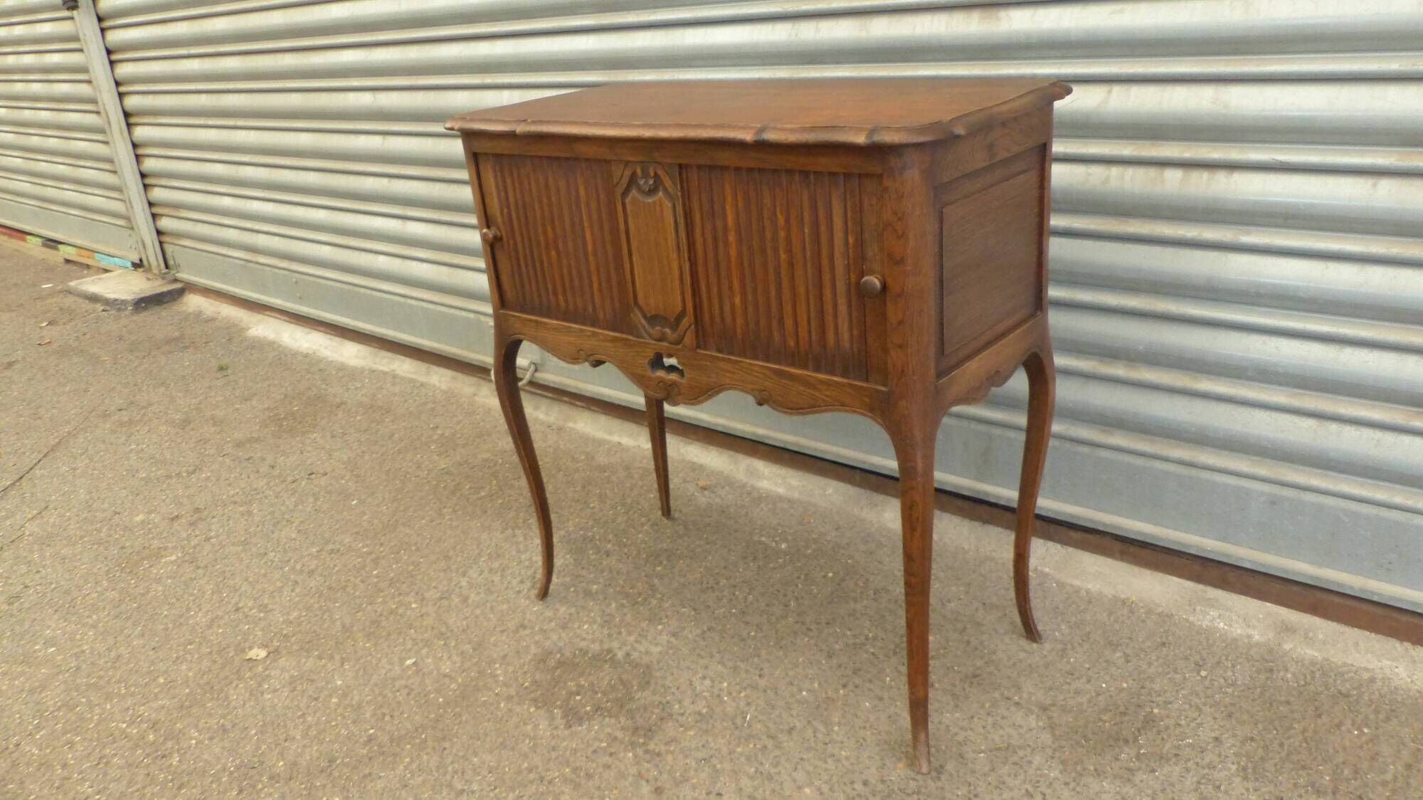 Piece of furniture with two Louis XV-style curtains.