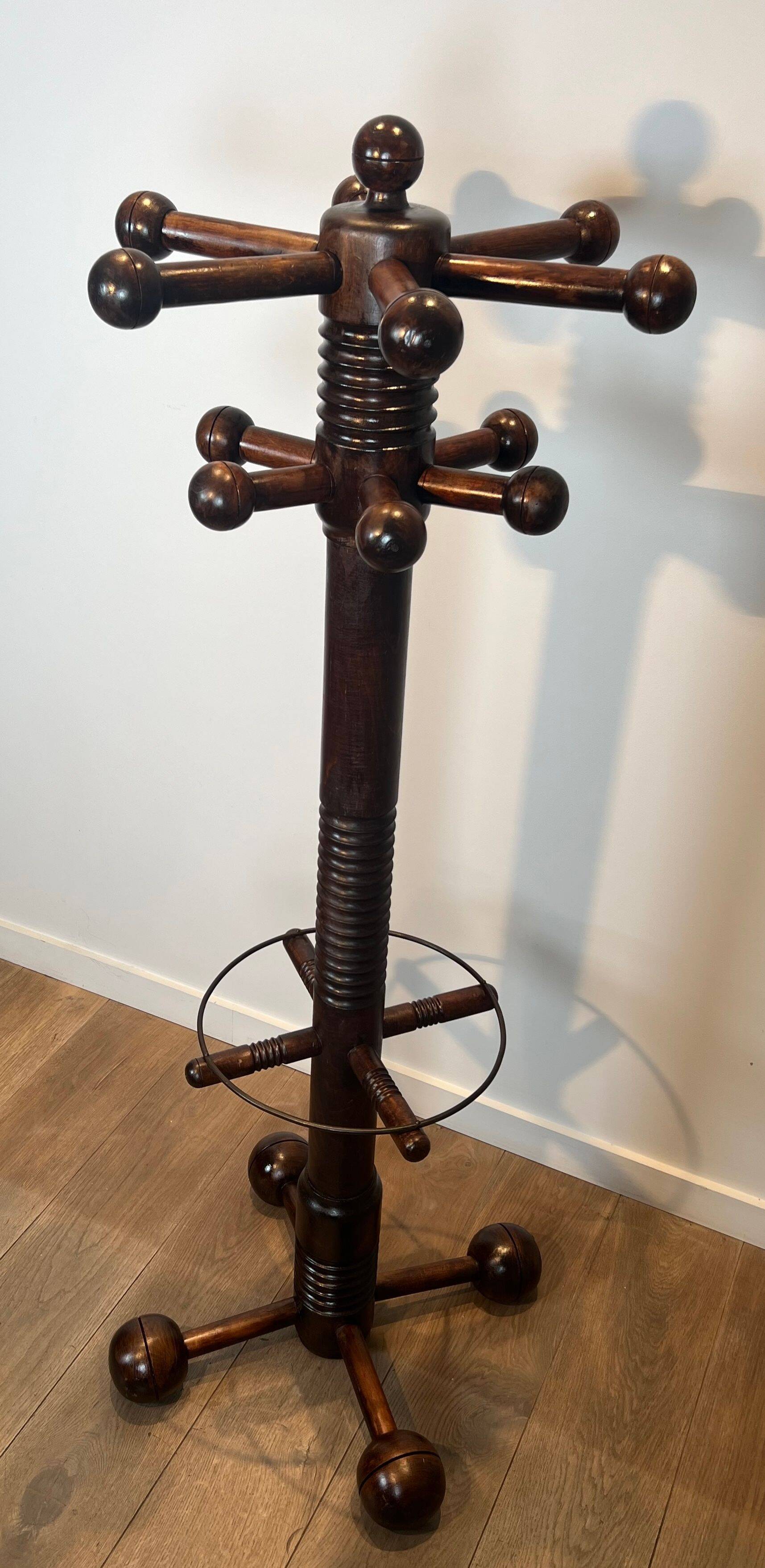 Portemanteau brutaliste en chêne sculpté de Charles Dudouyt