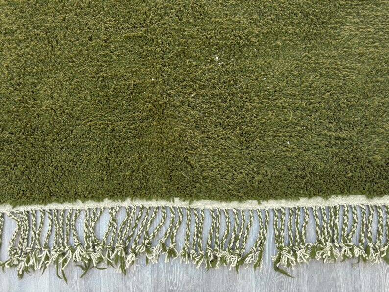 Tapis bérbere vert olive en laine taille 170cmx300cm