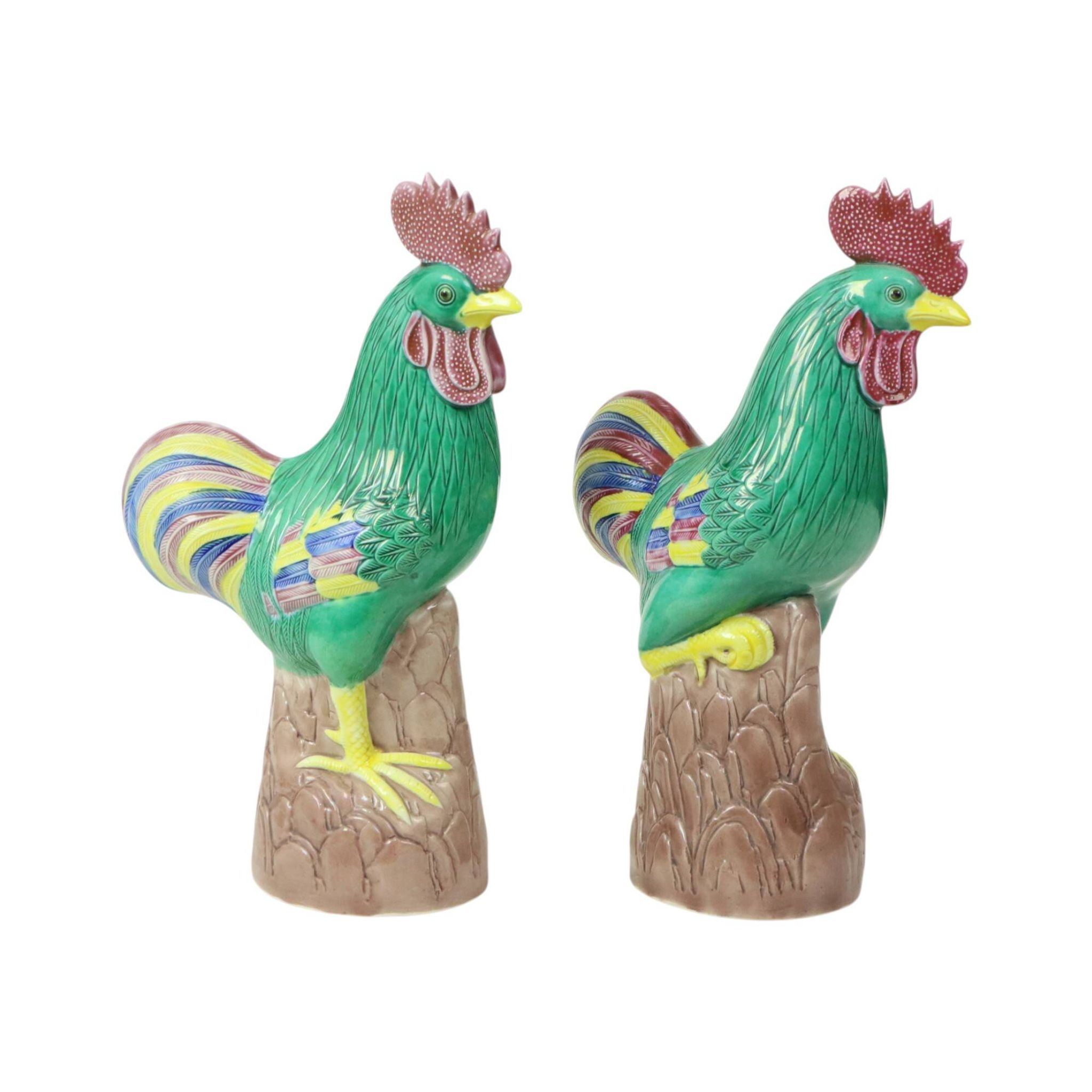 Paire de coqs polychromes émaillés en porcelaine chinoise 34 cm