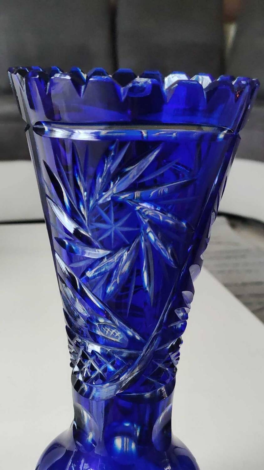 Bohemian cut crystal vase. Notched neck. Sophisticated stars, 26 cm