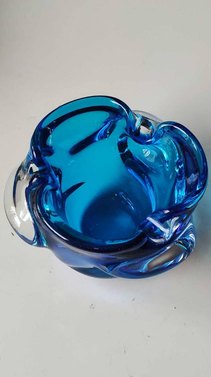 Empty pocket/Corolla shaped ashtray, in Murano style blown art glass, turquoise blue