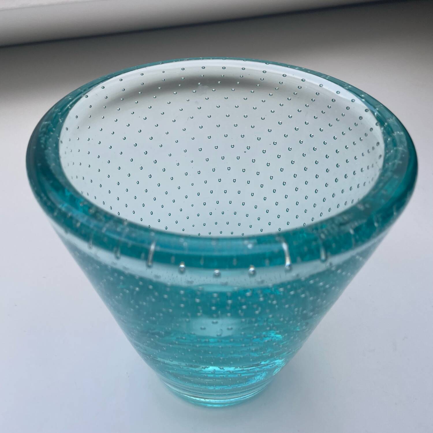 Vase controlled bubbles glass