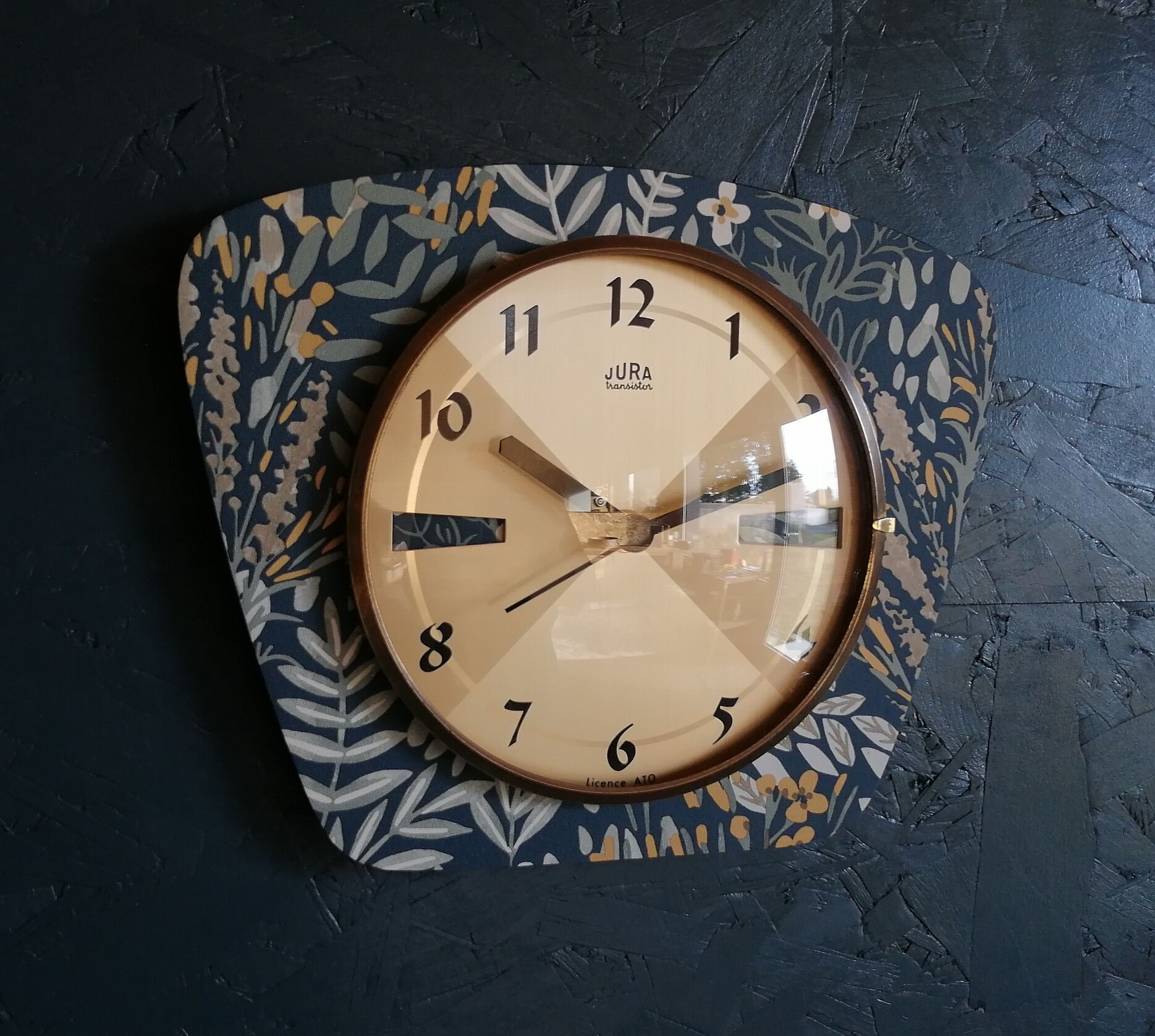 Vintage formica clock silent wall clock "Jura Flowers"