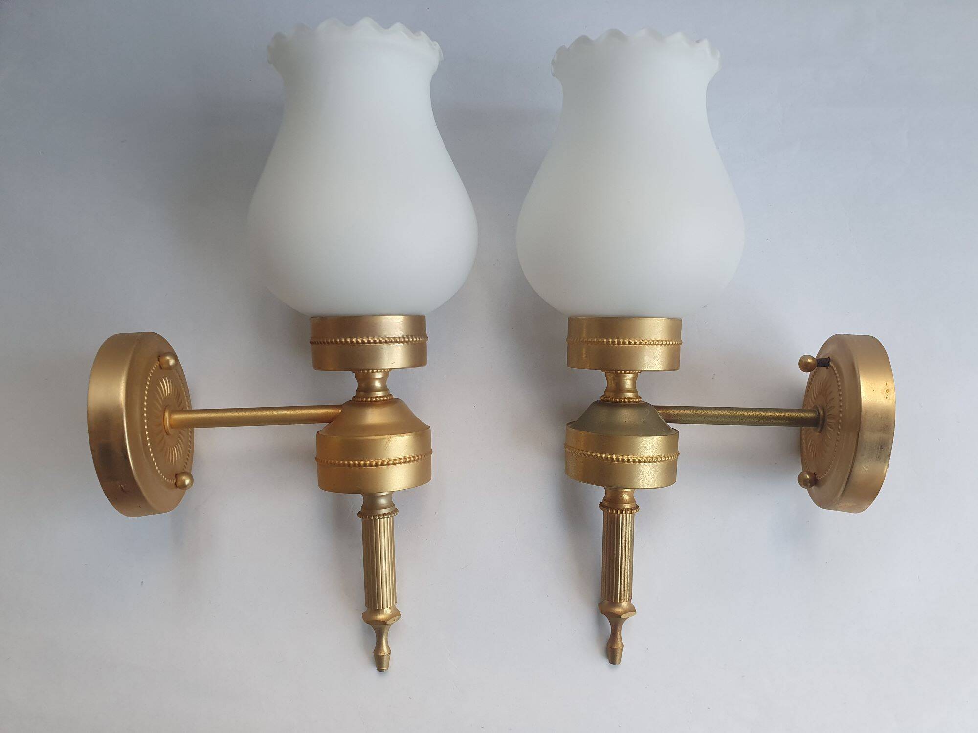 Trois appliques murales dorées flambeau style Empire