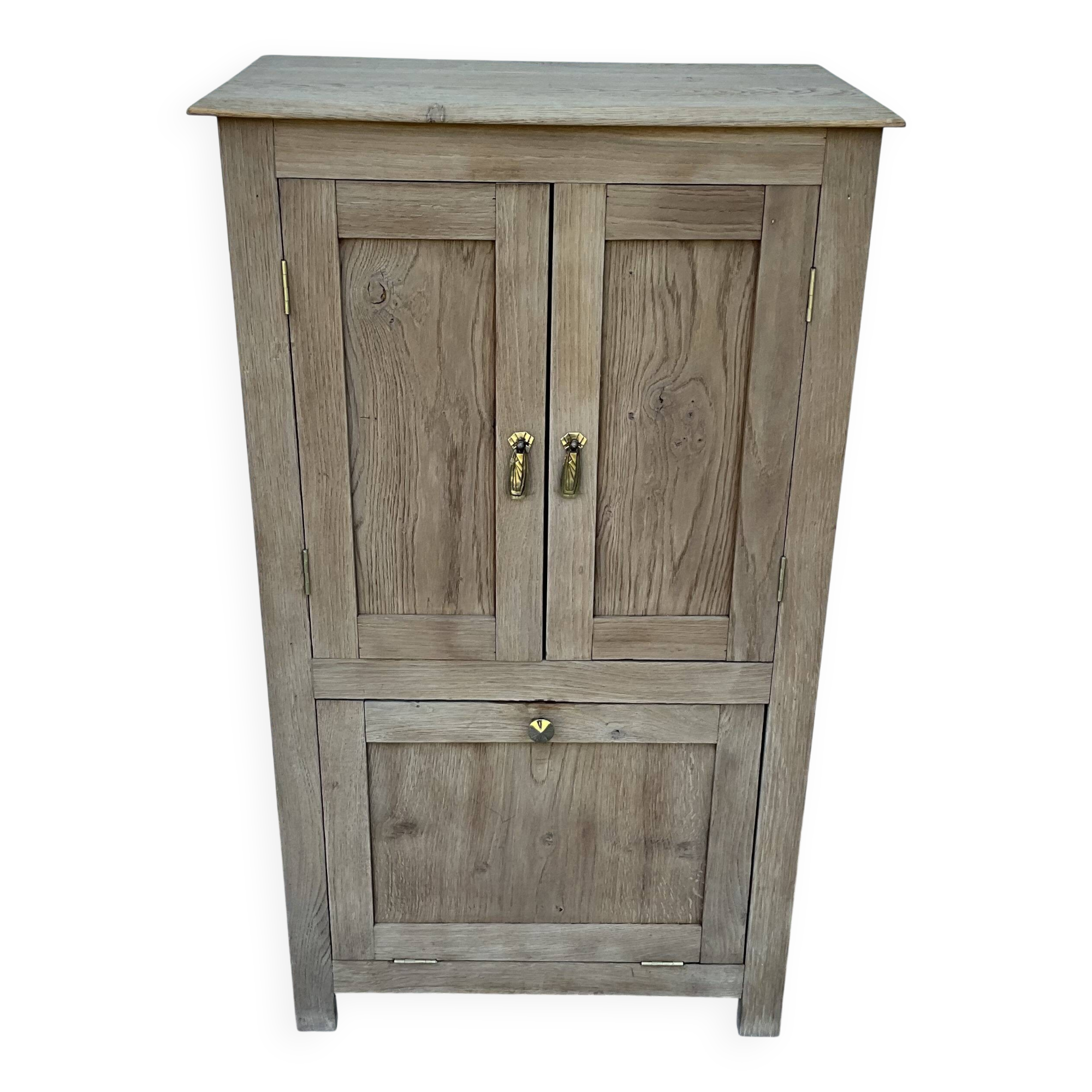Solid oak storage unit – Contemporary country style