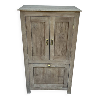Solid oak storage unit – Contemporary country style