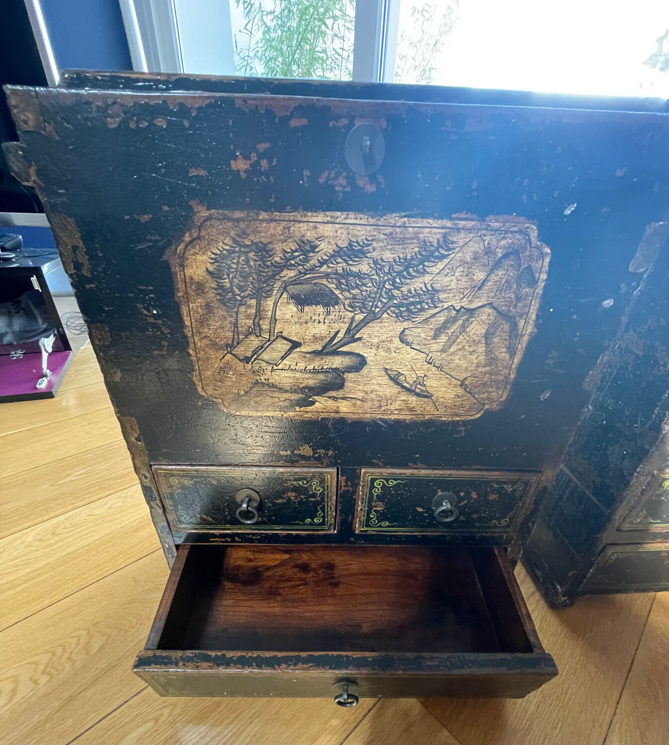 2 Chinese cabinets (a set of 2)