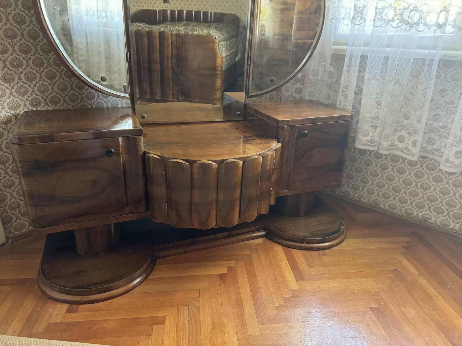 Coiffeuse Art Déco en noyer avec miroir triptyque, années 1930