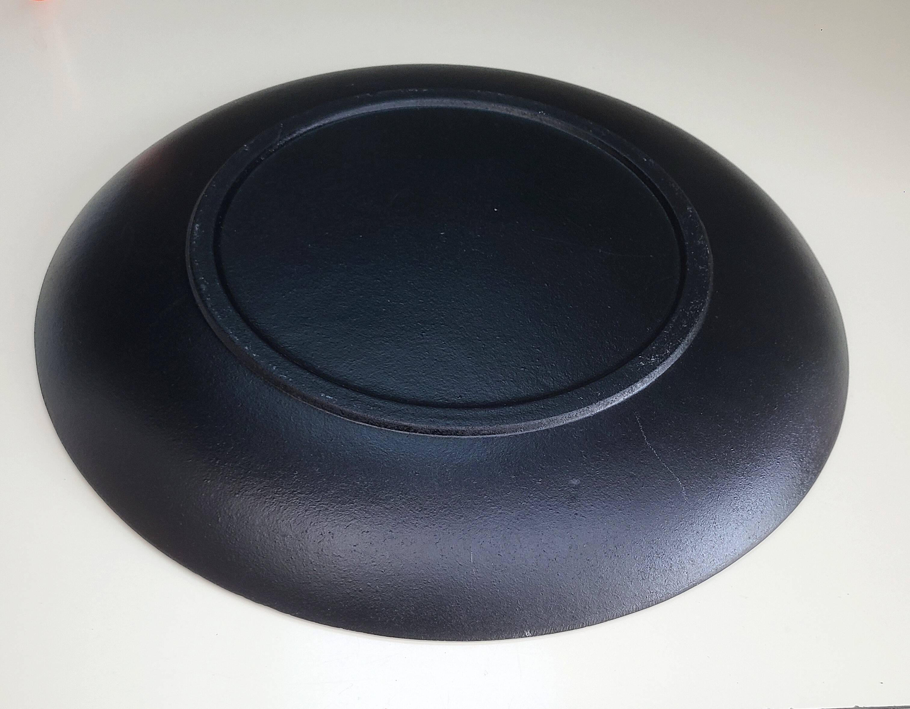 Plateau de présentation, rond en bois sculpté