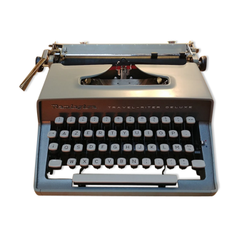 Typewriter Remington Travelriter Deluxe