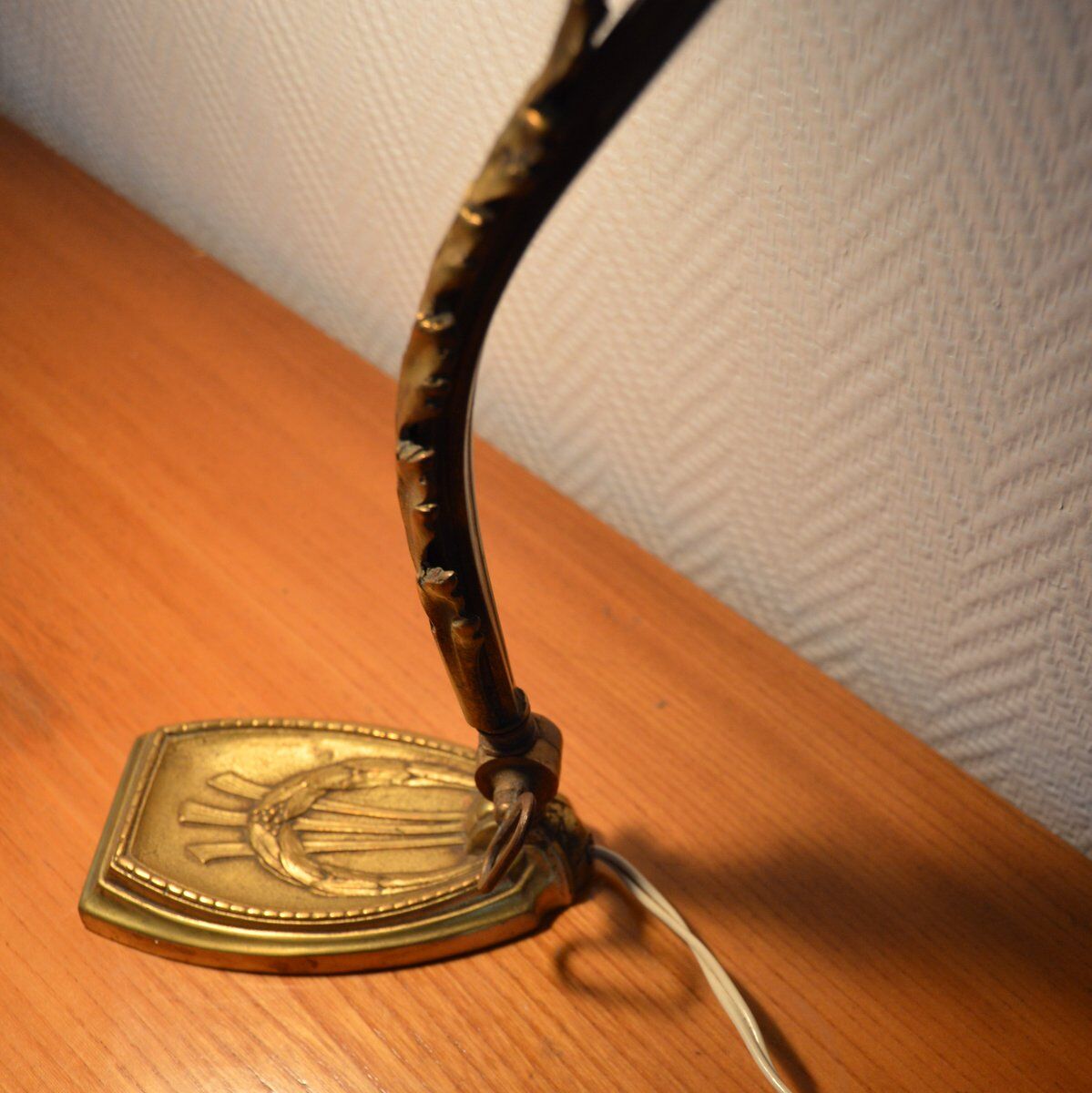 Bronze and opaline Art Nouveau lamp