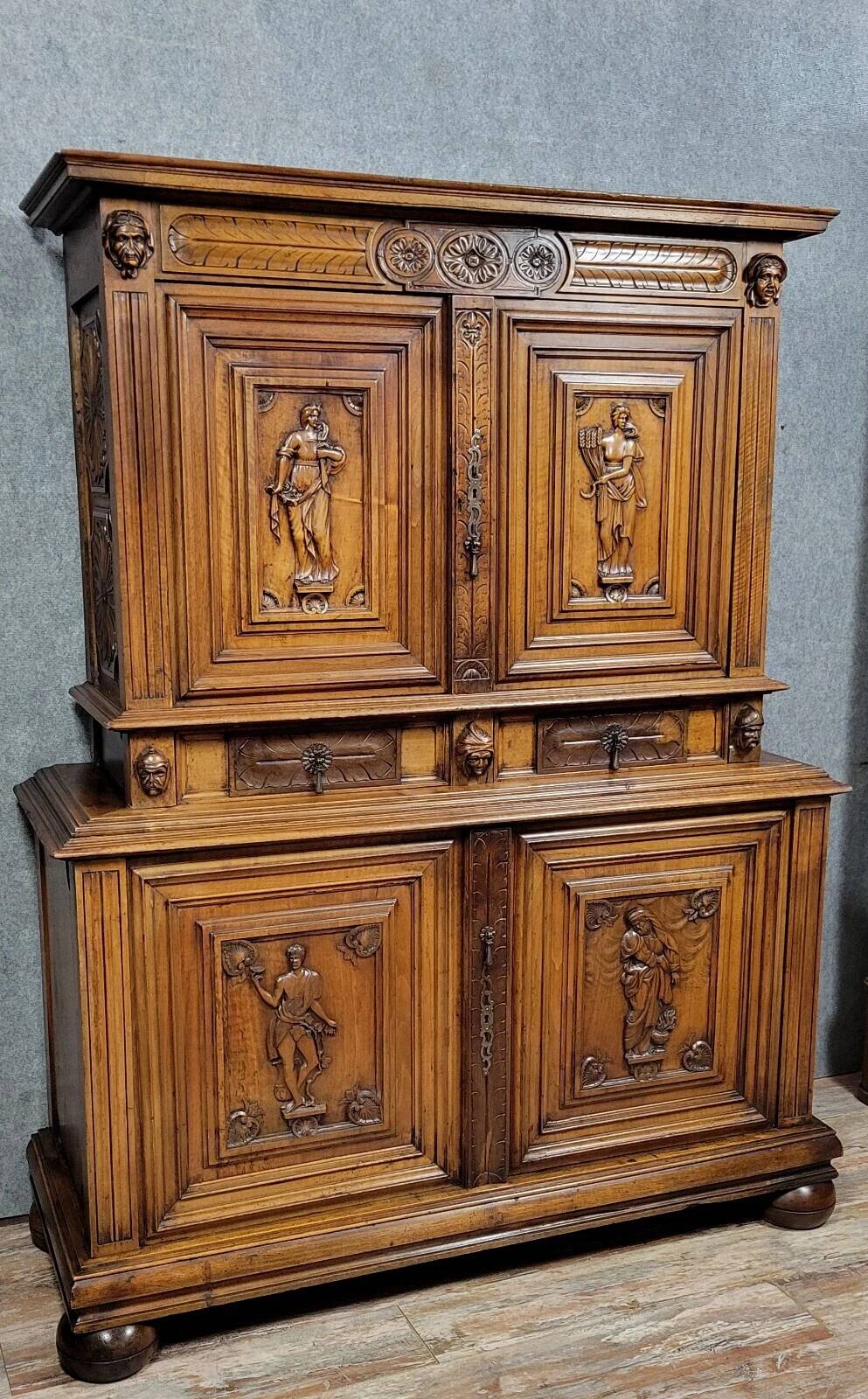 Bellifontain cabinet with 4 recessed panels, 17th century, in solid walnut