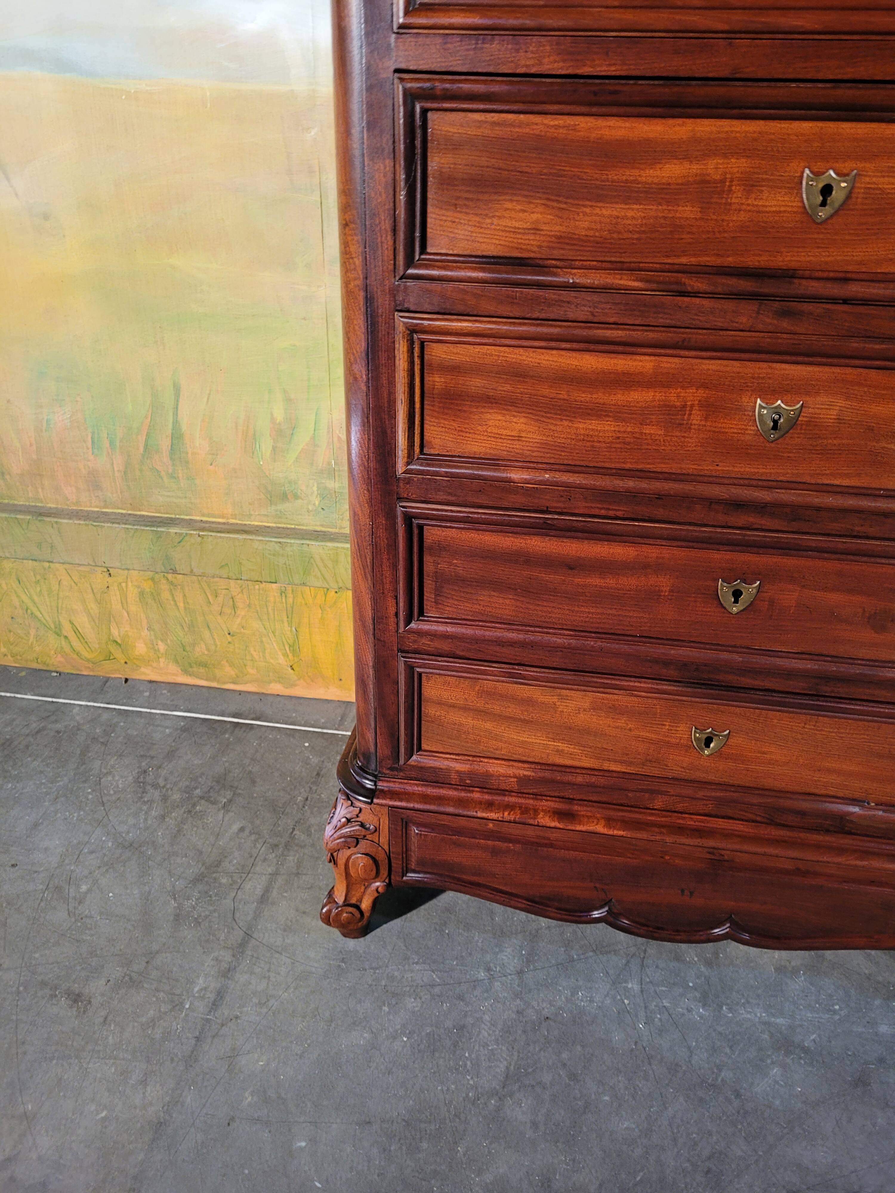 Large mahogany chest of drawers, 19th century