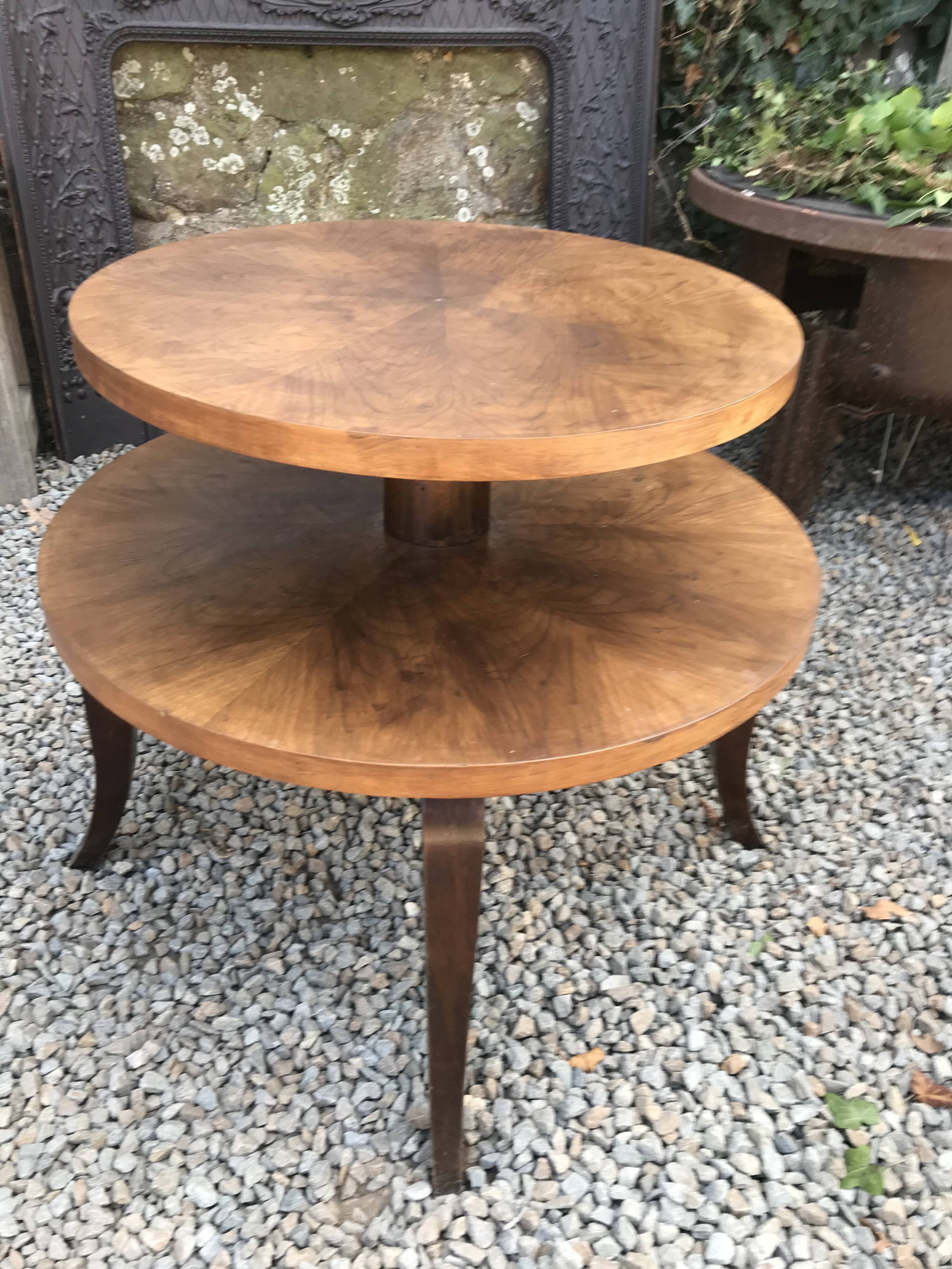 Round dessert table with 2 tiers