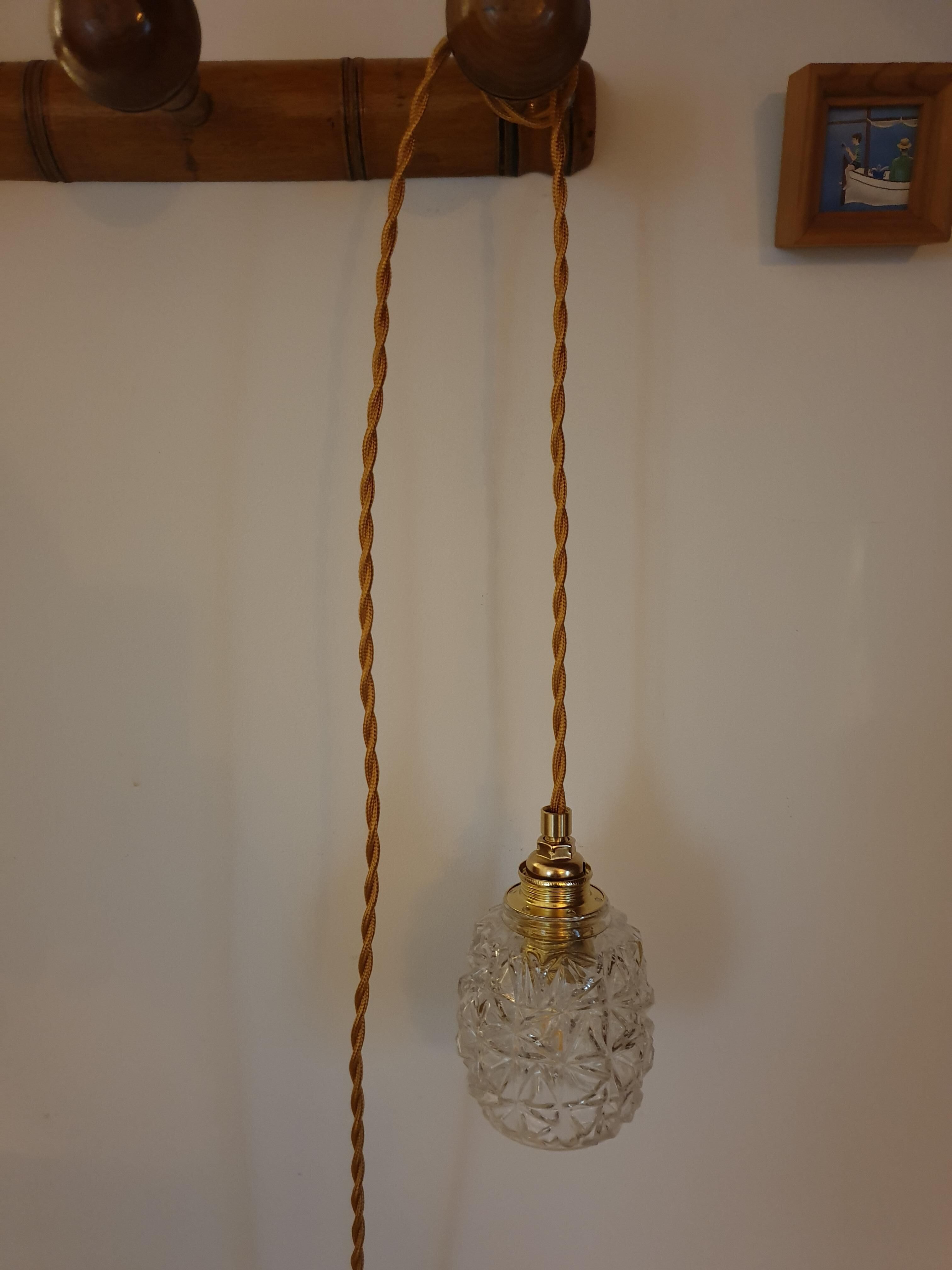 Chiseled glass hand lamp