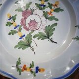 Assiette plate ancienne faïence fleurie bord bleu vintage