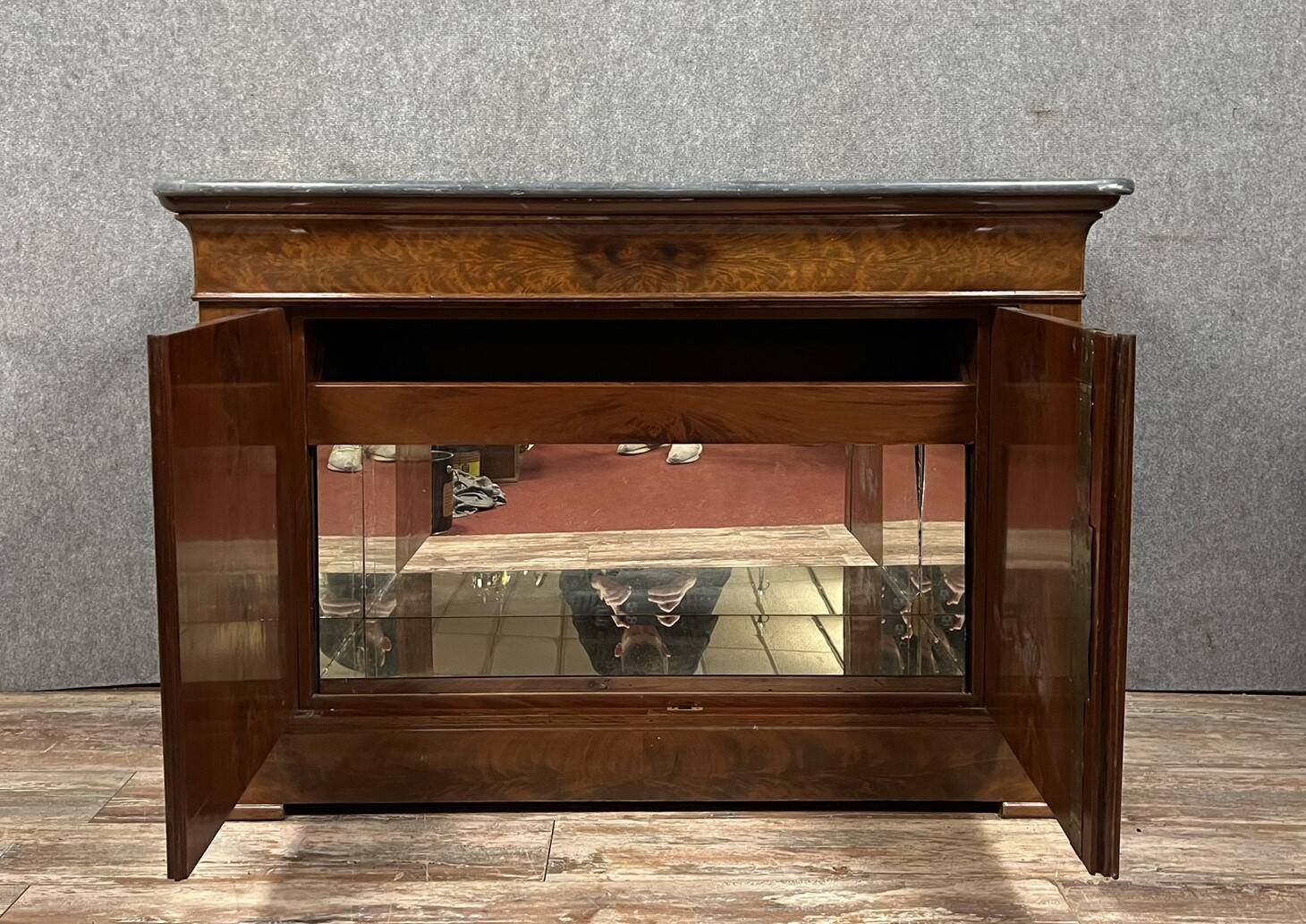 Louis Philippe / Restoration period sideboard in flamed mahogany circa 1820