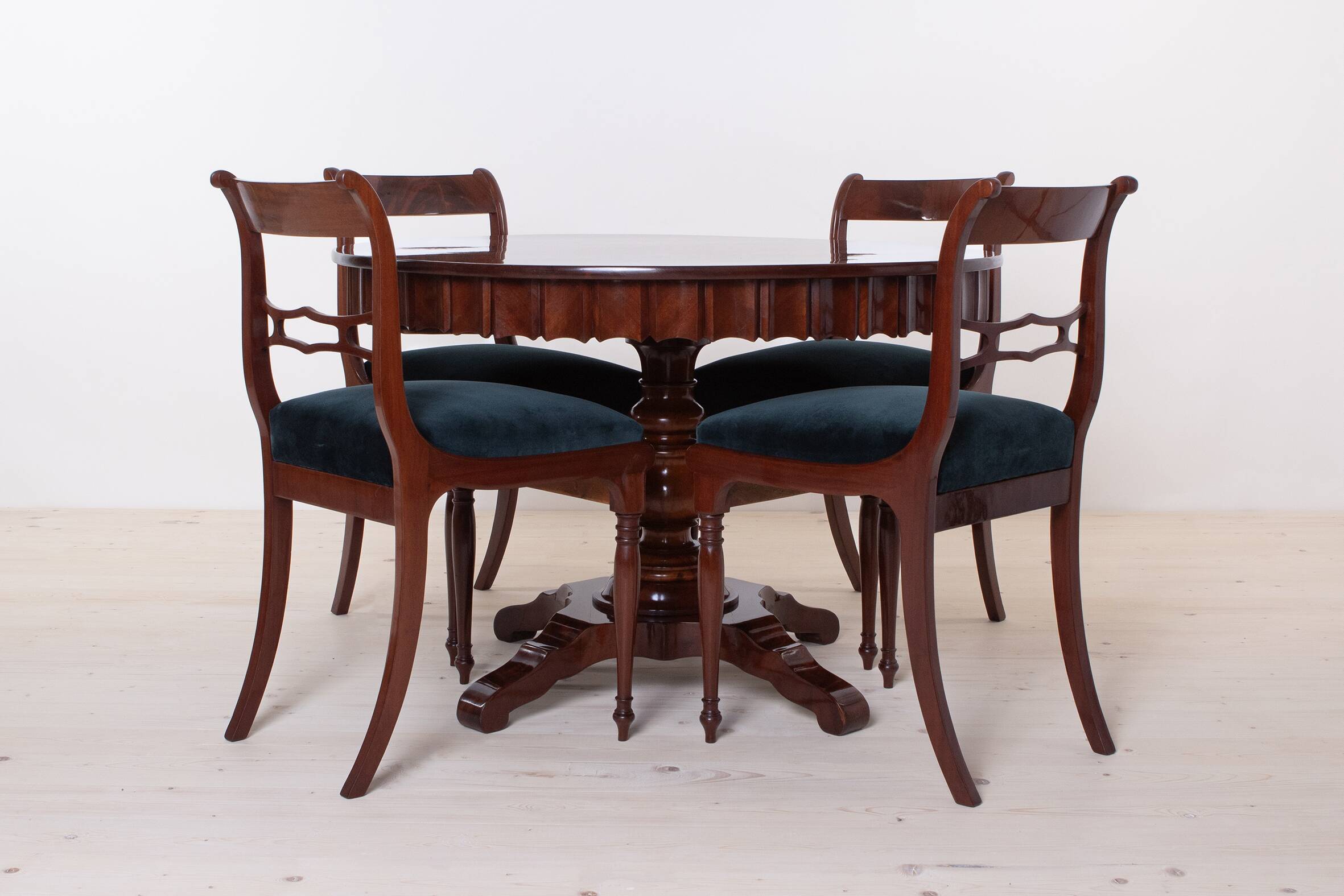 Biedermeier dining set, round table and four chairs, 19th century