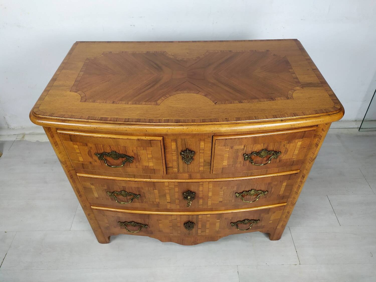 Commode de style marqueterie