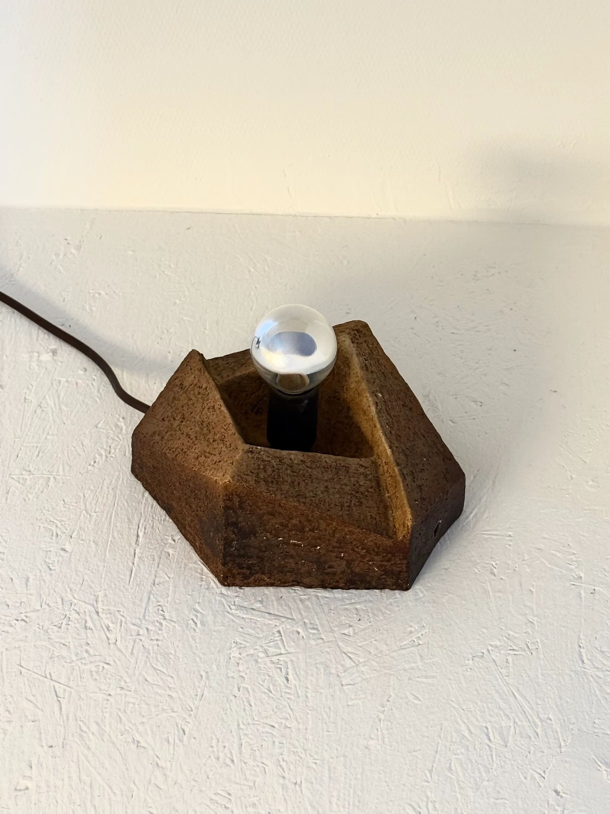 Lampe murale en céramique vintage brutaliste
