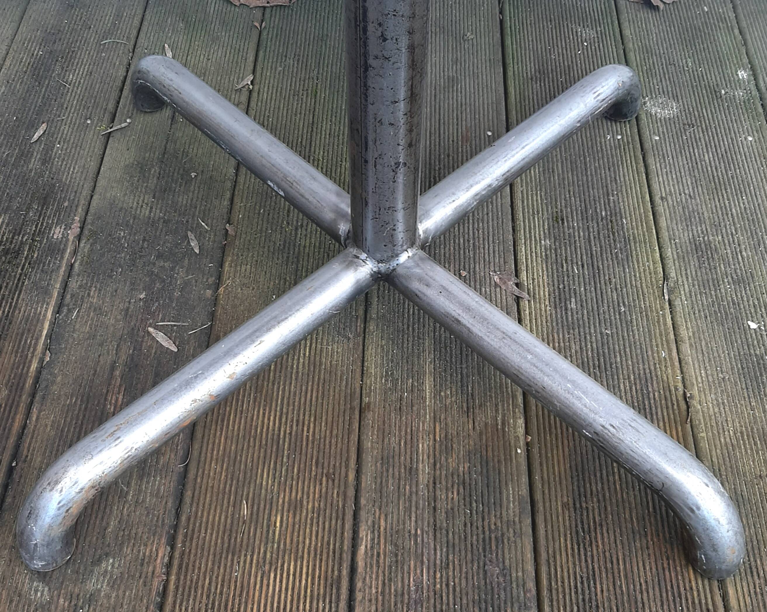 Table de bistrot carrée pieds en métal