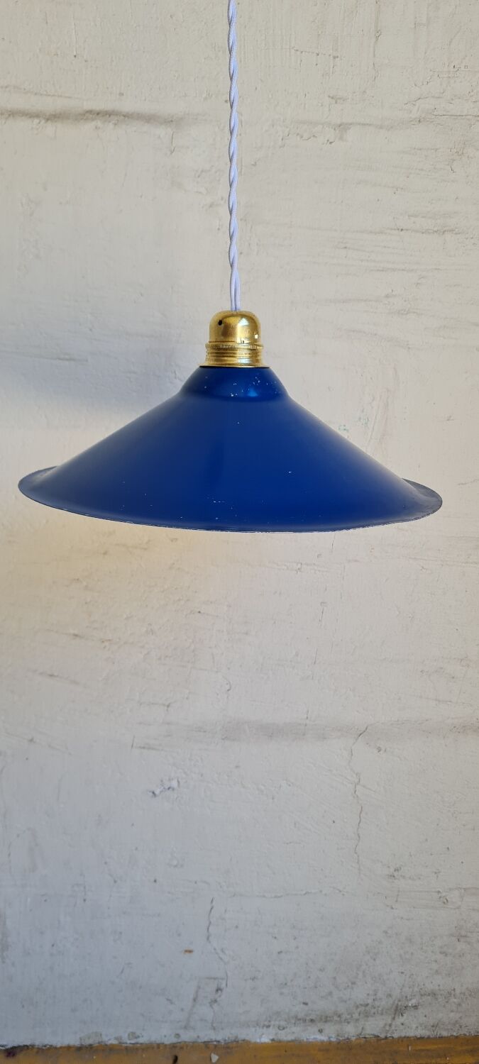 Enamelled sheet metal suspension