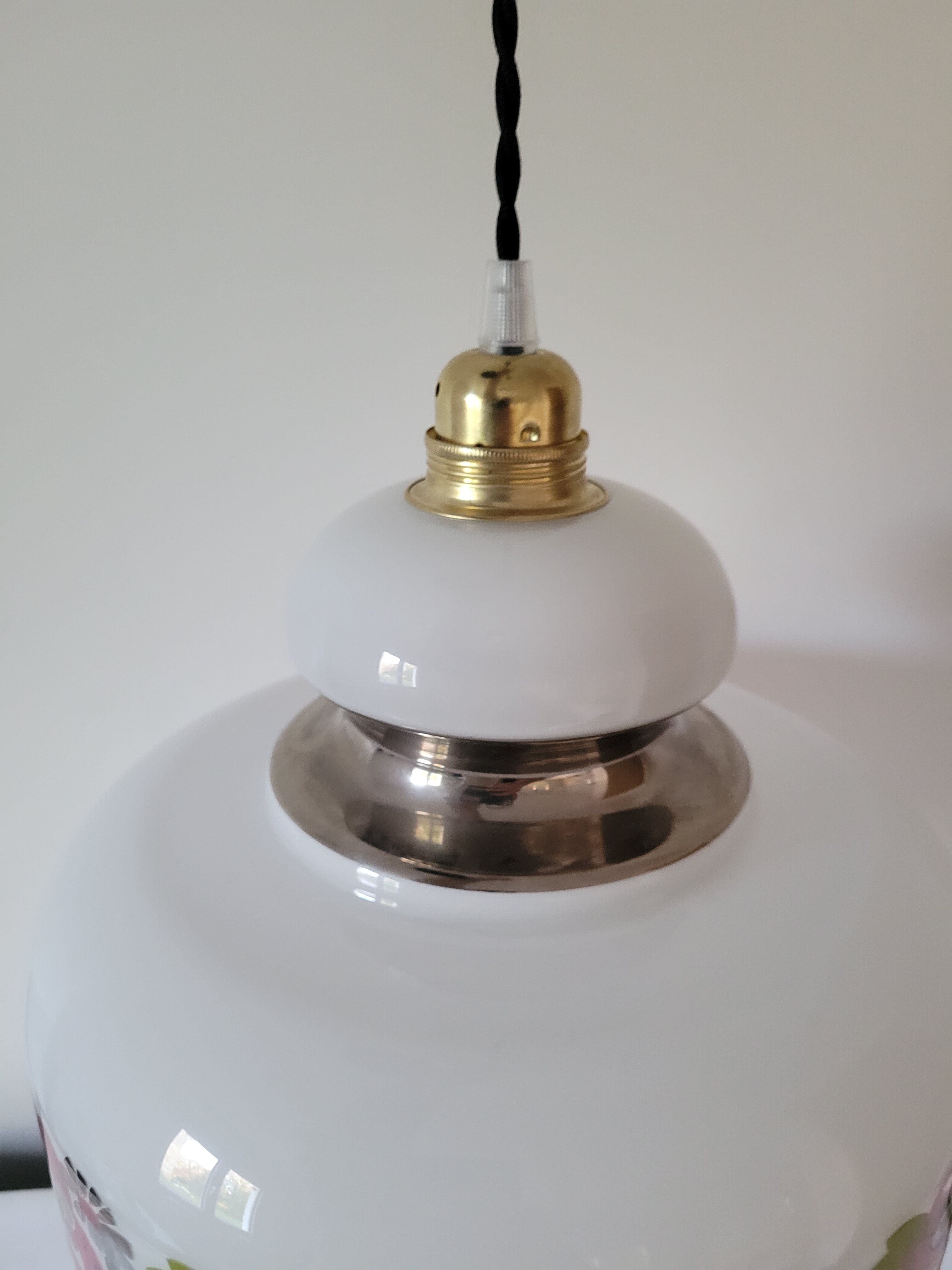 Flowered opaline suspension