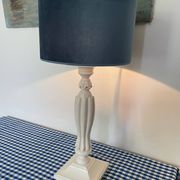 Lampe en bois sculpté Blanc d’Ivoire