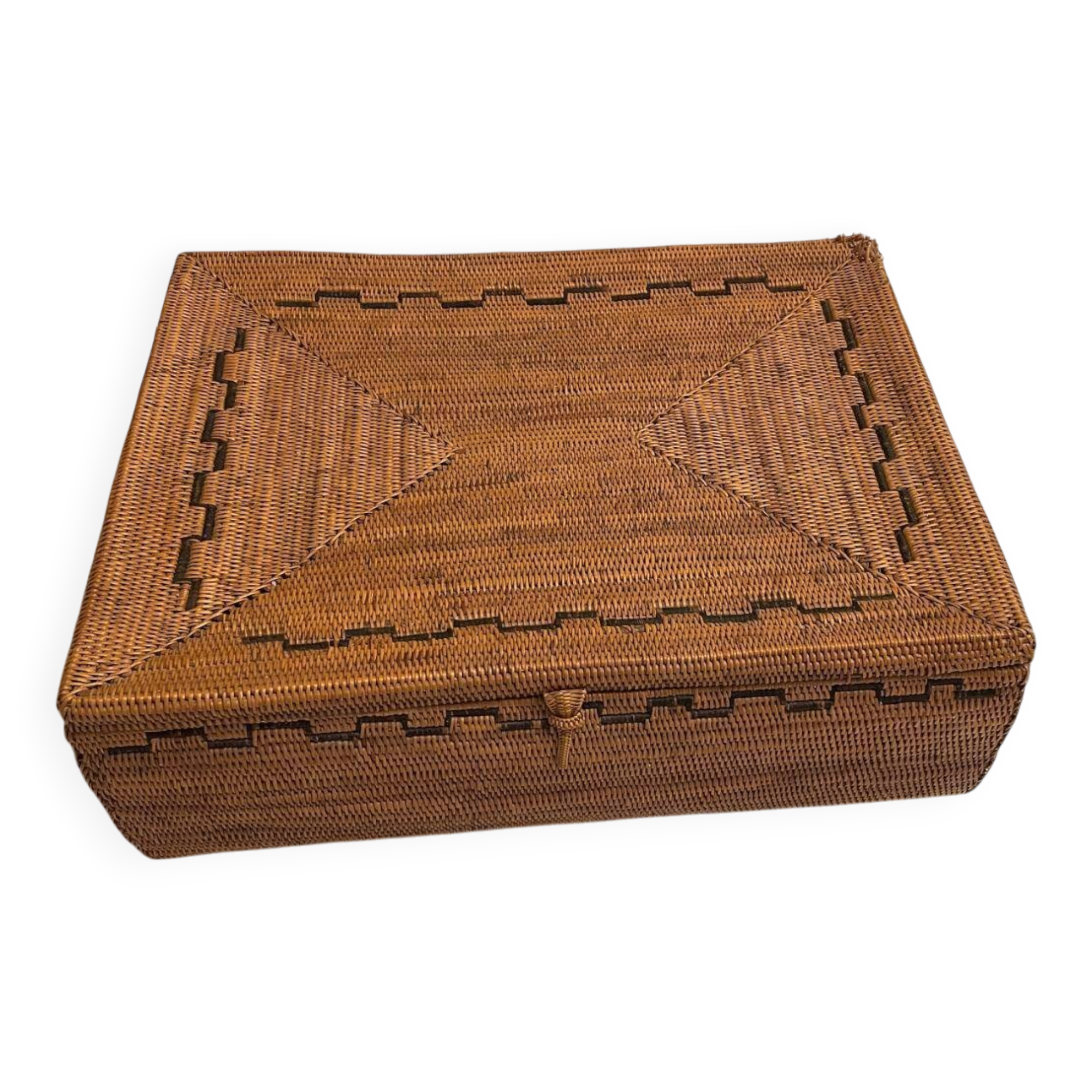 Vintage rattan trunk with lid