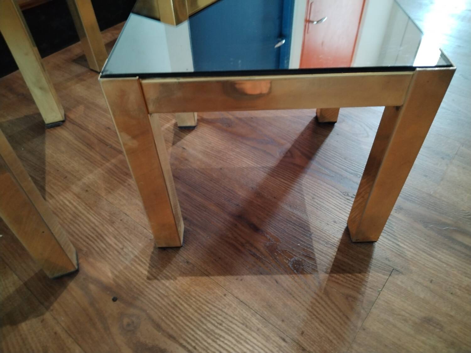 Vintage nesting table in gold metal and smoked mirror glass