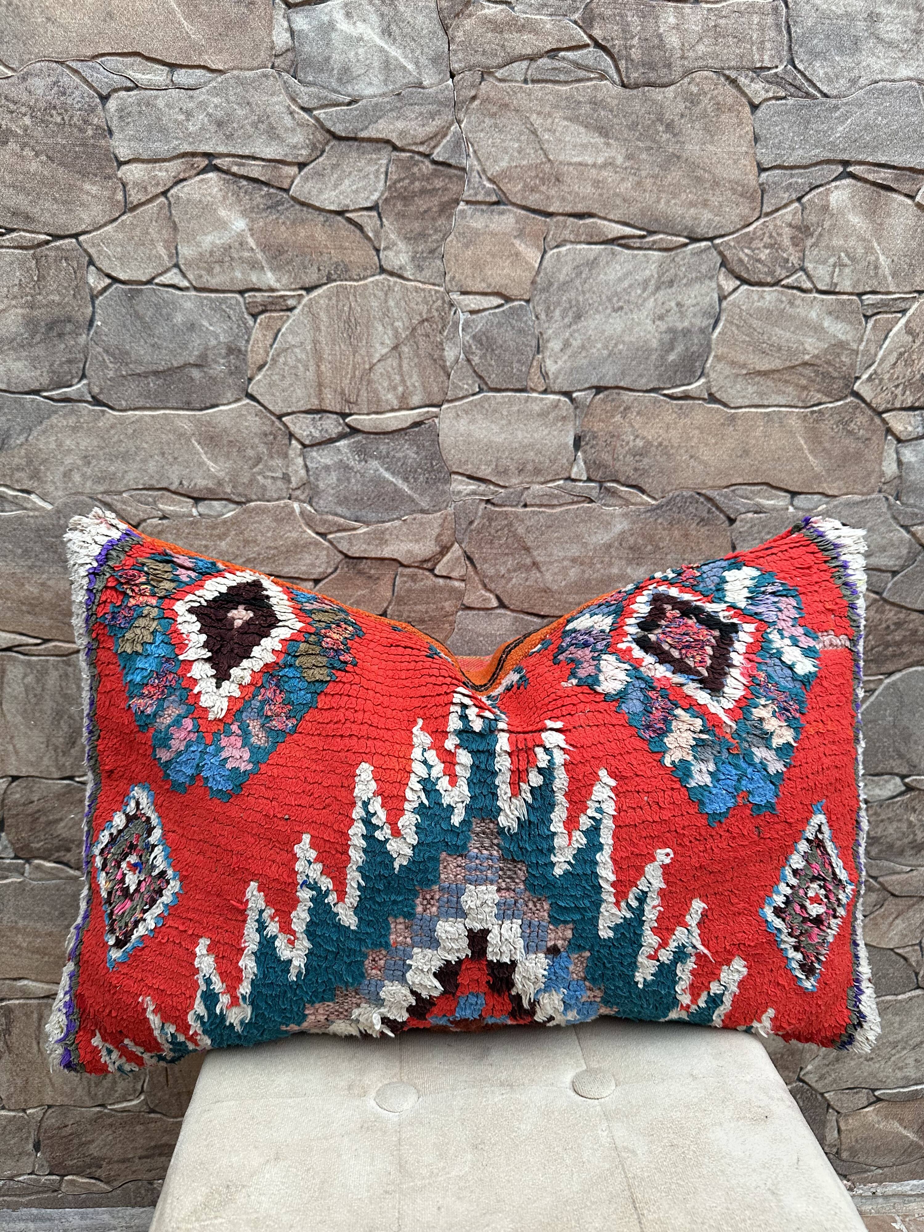 Vintage Berber Kilim cushion cover: Moroccan wool cushion